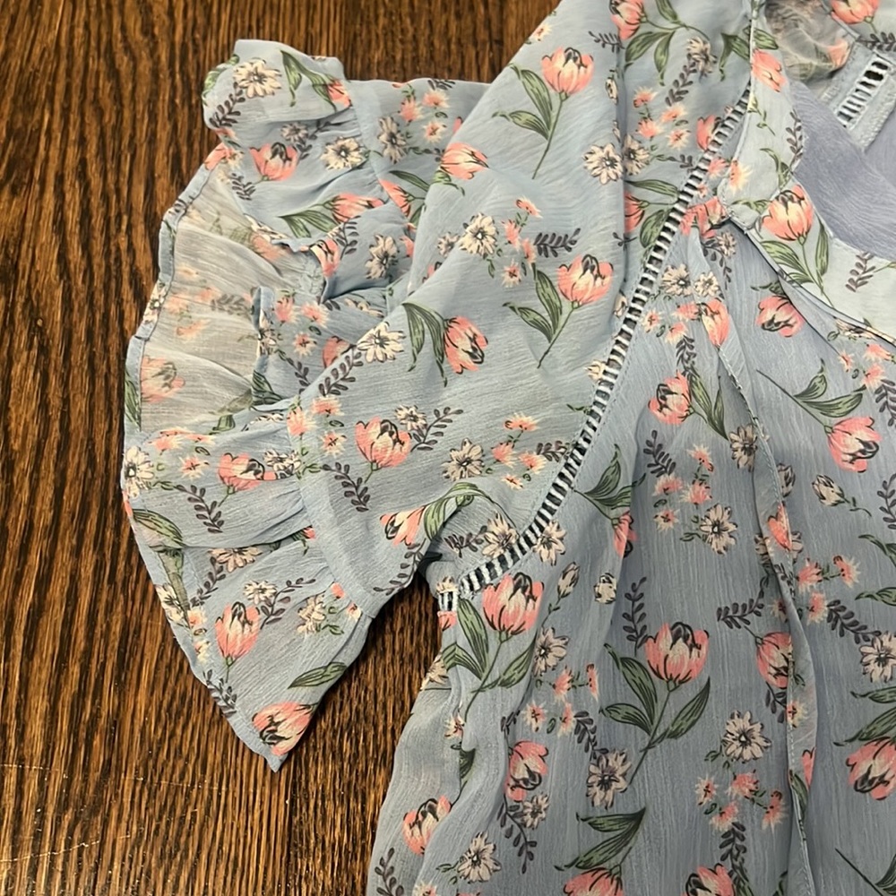 Allison New York Ruffled Floral Blouse - Picture 4 of 5